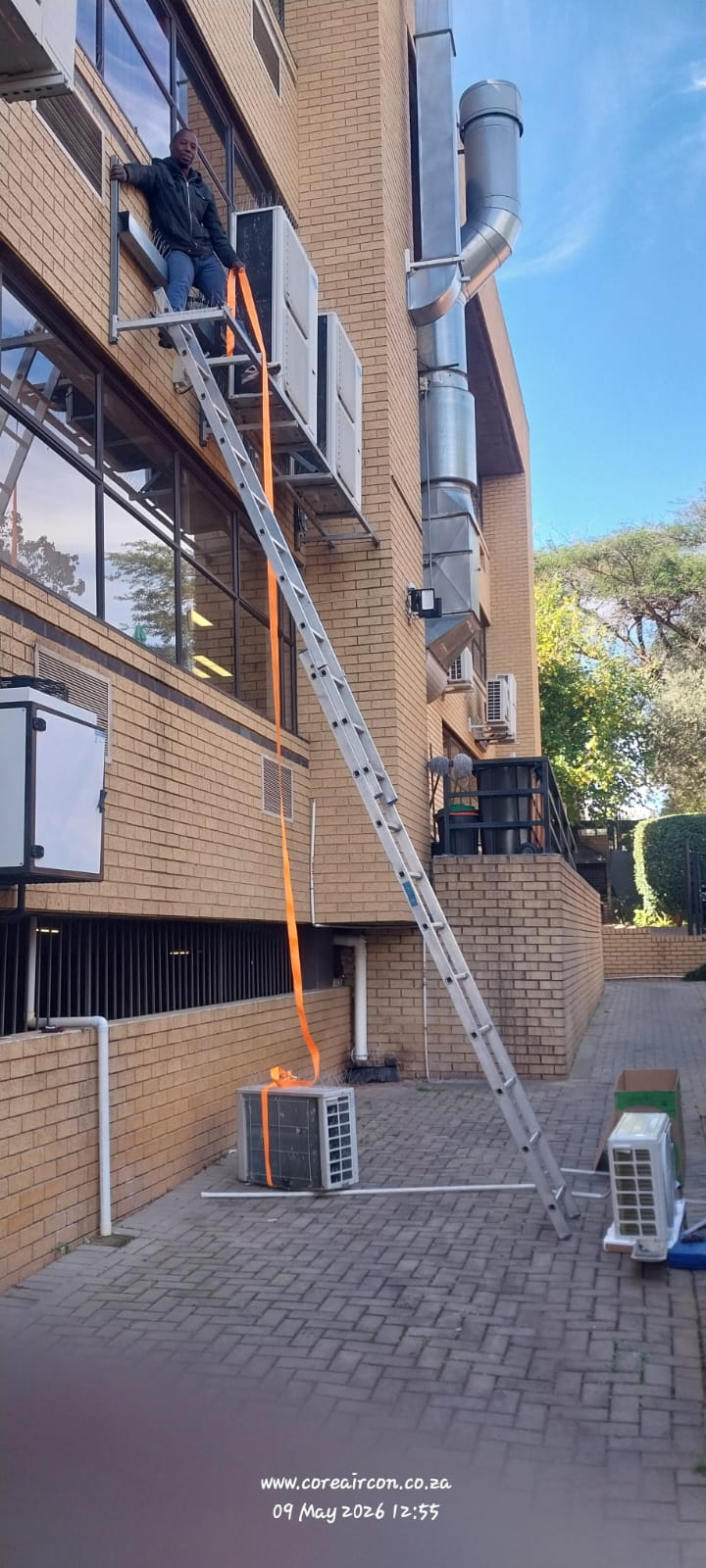 Split unit installation on a multi-storey building