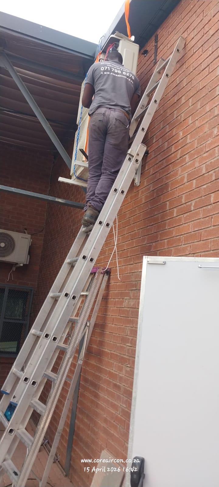 Split unit outdoor condenser installation